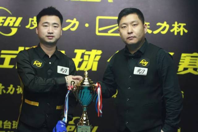 与荣耀写成 与荣耀写成